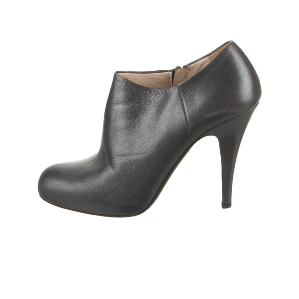 Prada leather pumps